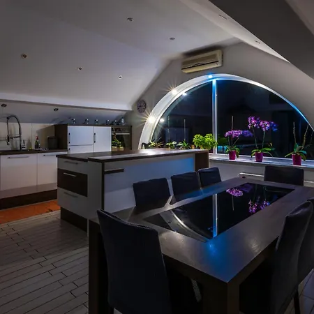 Mountain Sunrise דירה *