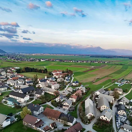 Mountain Sunrise דירה שקופיה-לוקה