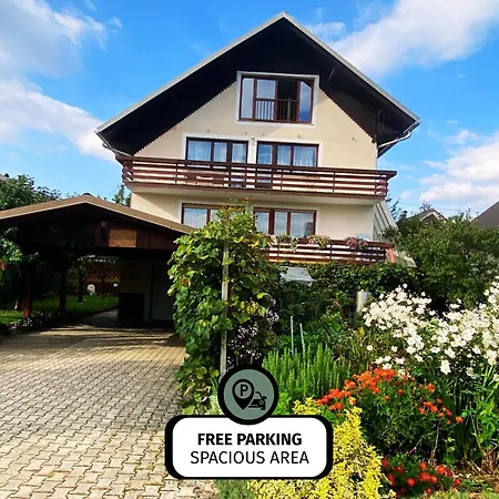 Mountain Sunrise דירה