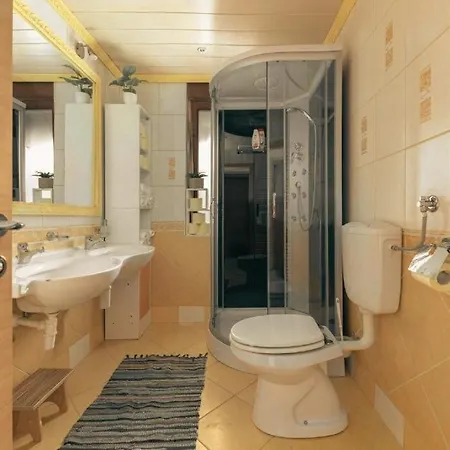 Mountain Sunrise דירה שקופיה-לוקה