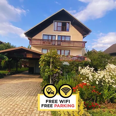 Mountain Sunrise דירה